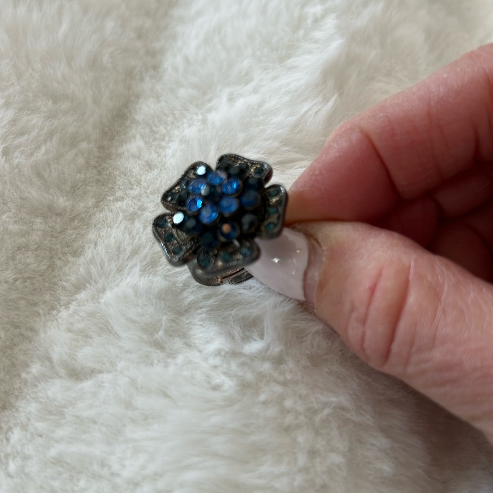 Navy flower ring